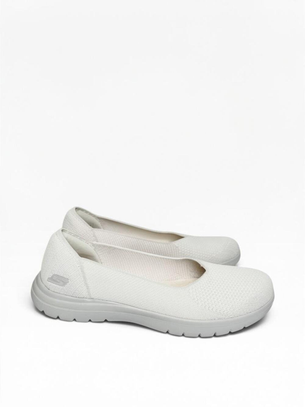 Skechers On-the-GO Flex Slip-On Flat Knit Shoes Size 9 Neutral White